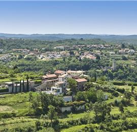 4 Bedroom Luxury Villa Retreat with Heated Infinity Pool near Buje, Sleeps 8-10